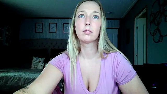 Snapshot of lucyallen4201 chatting on December 9, 2024, 8:12 pm lucyallen4201 online show from December 9, 2024, 8:12 pm