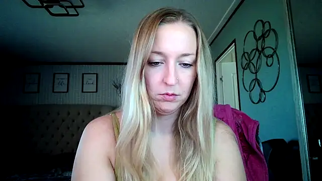 Snapshot of lucyallen4201 chatting on January 29, 2025, 8:35 pm lucyallen4201 online show from January 29, 2025, 8:35 pm