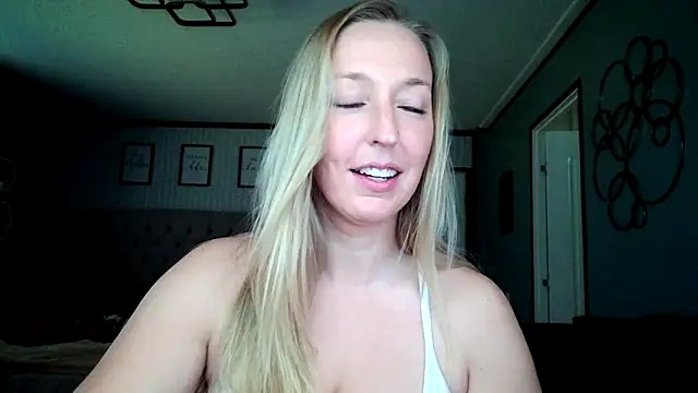 Snapshot of lucyallen4201 chatting on December 11, 2024, 7:14 pm lucyallen4201 online show from December 11, 2024, 7:14 pm