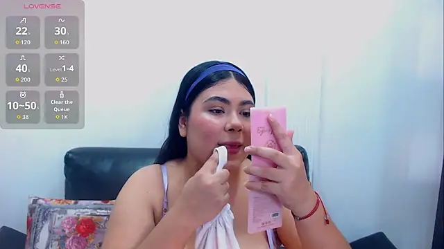 Laura Copers online show from June 18, 2026, 3:05 am