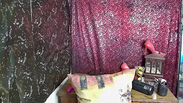 Snapshot of GoddessLorenaTheeSiren chatting on December 2, 2025, 7:26 pm GoddessLorenaTheeSiren online show from December 2, 2025, 7:26 pm