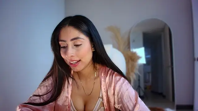 auroracaruso11 online show from November 21, 2025, 9:36 pm