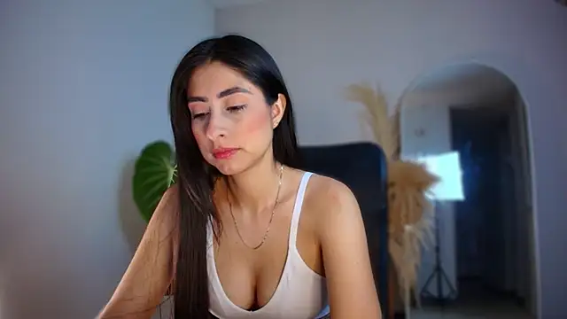 auroracaruso11 online show from November 27, 2025, 11:32 am