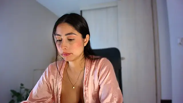 auroracaruso11 online show from June 3, 2026, 6:56 pm