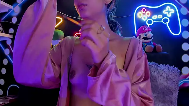 ParisFox  online show from March 18, 2025, 8:05 pm