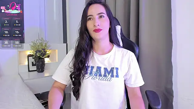 SaraGomez1 online show from September 20, 2025, 2:33 pm