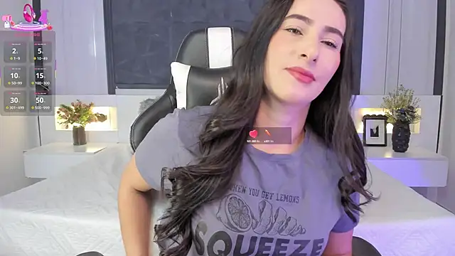 SaraGomez1 online show from September 19, 2025, 1:37 pm