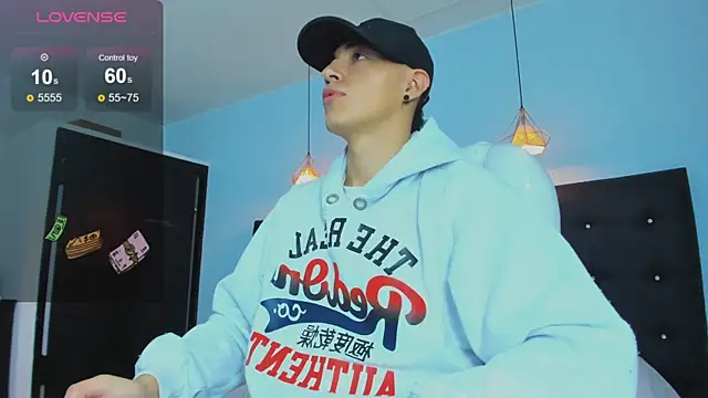 Lobo 17  online show from November 13, 2025, 3:54 am