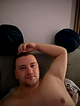 KarlosCarutox online show from December 17, 2025, 7:52 pm