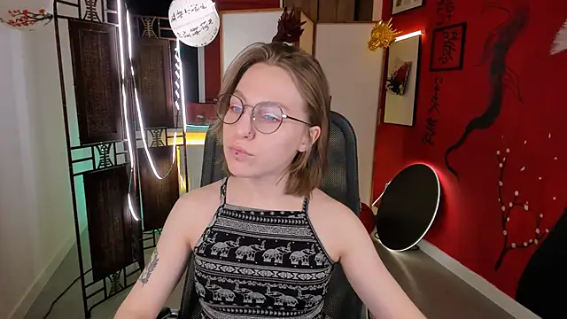 AphexQueen online show from February 18, 2025, 9:10 am