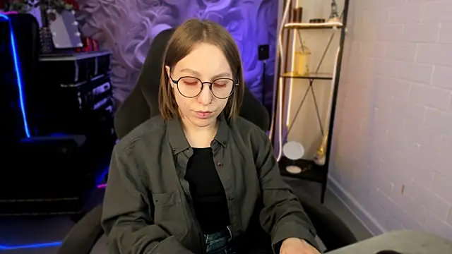 AphexQueen online show from February 27, 2025, 9:07 am