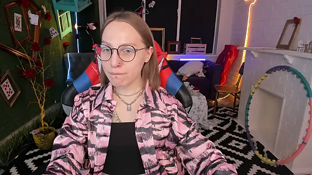 AphexQueen online show from February 26, 2025, 1:11 pm