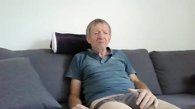 naturiste974 online show from May 14, 2026, 10:23 am