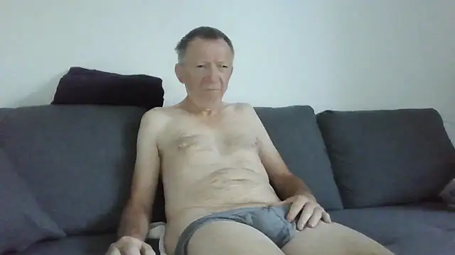 naturiste974 online show from May 28, 2026, 4:53 am