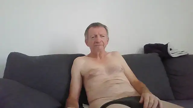 Snapshot of naturiste974 chatting on July 3, 2026, 4:02 pm naturiste974 online show from July 3, 2026, 4:02 pm