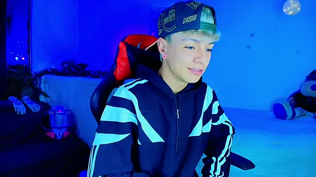 twink sebas  online show from November 18, 2025, 3:32 am