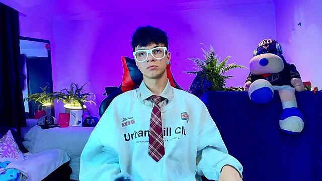 twink sebas  online show from October 12, 2025, 7:21 am