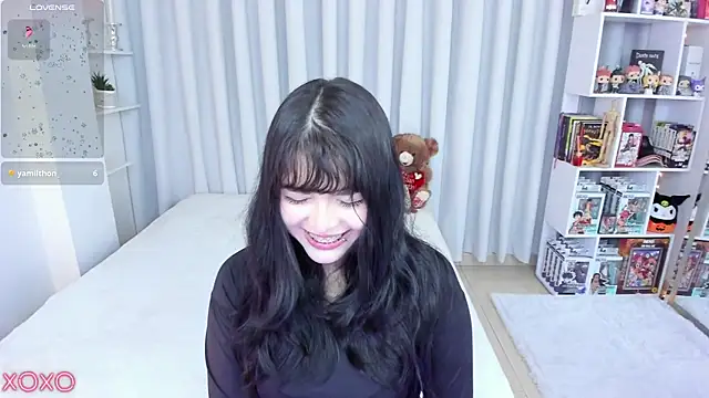 Snapshot of misshoneyxxx chatting on January 15, 2026, 2:48 am misshoneyxxx online show from January 15, 2026, 2:48 am