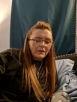 skyeb0787 online show from September 14, 2025, 7:31 am