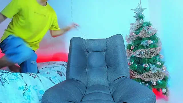 Snapshot of maxowens_oficial chatting on December 24, 2024, 10:28 pm maxowens oficial online show from December 24, 2024, 10:28 pm