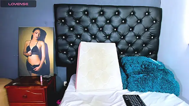 catalinamuss  online show from November 14, 2025, 6:22 pm