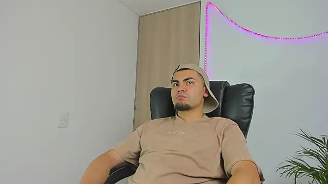 kalivan voinesscu online show from February 3, 2026, 5:38 am