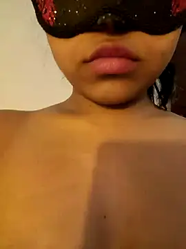 Bella Luna18 online show from March 5, 2025, 5:08 pm