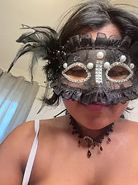 Bella Luna18 online show from March 25, 2026, 4:39 pm