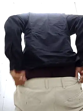 Snapshot of Ishan003 chatting on March 16, 2025, 5:03 am Ishan003 online show from March 16, 2025, 5:03 am