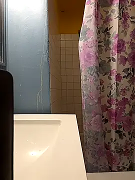 Jovende28 online show from October 31, 2025, 1:30 pm