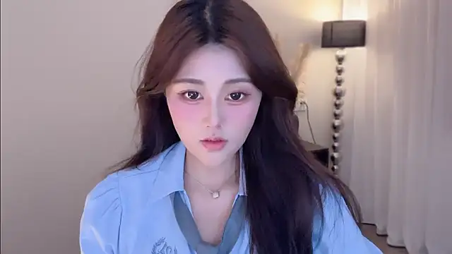 Strawberrybabyy1 online show from October 15, 2025, 3:31 pm