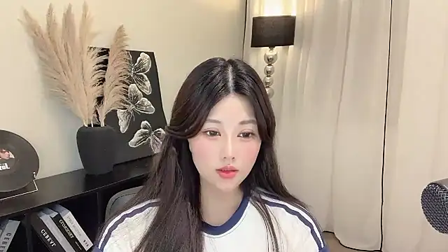 Strawberrybabyy1 online show from March 13, 2025, 5:50 pm