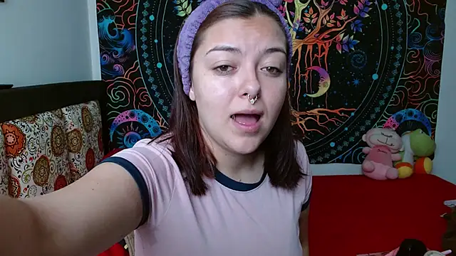 charlott 3 online show from February 11, 2025, 4:24 pm