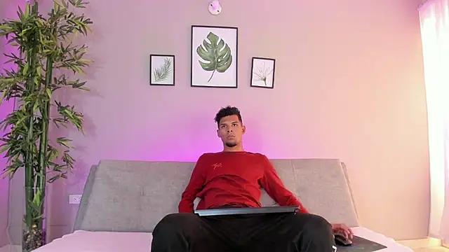 miaa lux online show from March 10, 2025, 6:56 pm