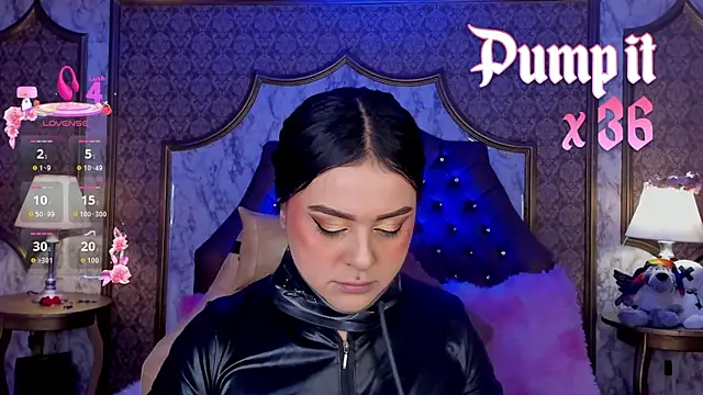 Snapshot of SoffiQueen chatting on February 17, 2026, 2:03 pm SoffiQueen online show from February 17, 2026, 2:03 pm