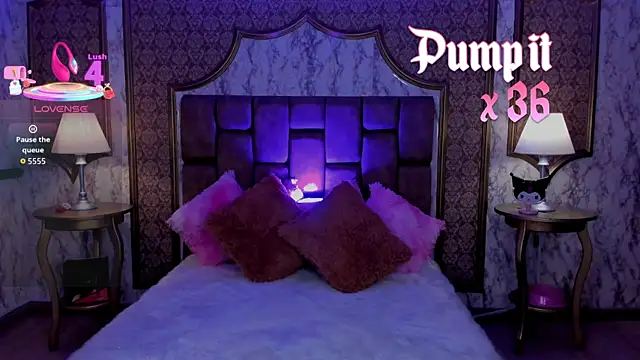 SoffiQueen online show from September 18, 2025, 8:01 pm