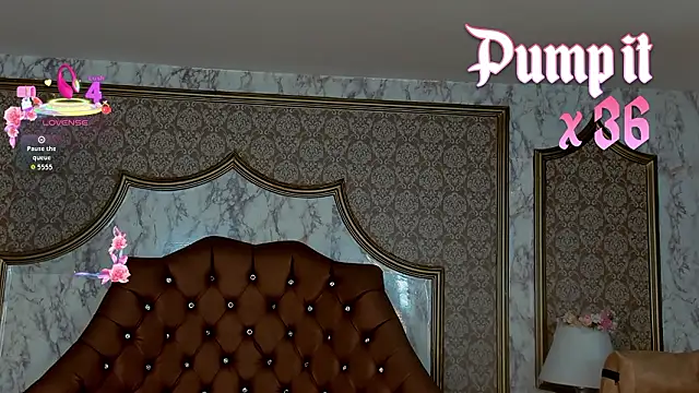 Snapshot of SoffiQueen chatting on February 12, 2026, 1:22 pm SoffiQueen online show from February 12, 2026, 1:22 pm