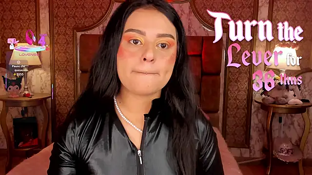 Snapshot of SoffiQueen chatting on January 17, 2026, 1:47 pm SoffiQueen online show from January 17, 2026, 1:47 pm