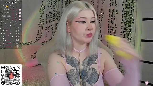 chillycharm online show from January 13, 2025, 2:28 am