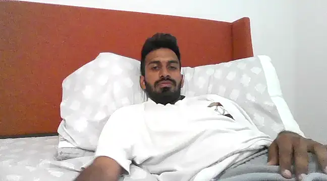 skinny  boy   online show from February 19, 2025, 7:37 pm