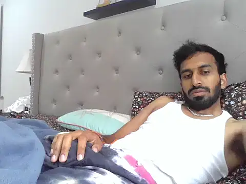 skinny  boy   online show from November 13, 2025, 4:11 pm