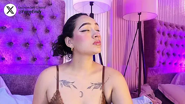 EMILYY FOXY online show from February 5, 2026, 7:10 pm