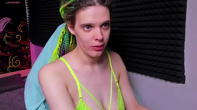 KIKI Krash online show from November 18, 2025, 10:07 am