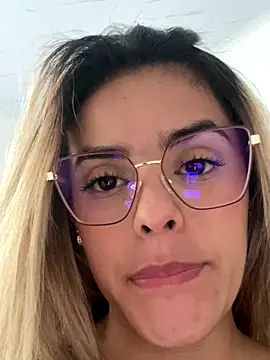 ZoeJohnsoon online show from November 28, 2025, 7:36 pm