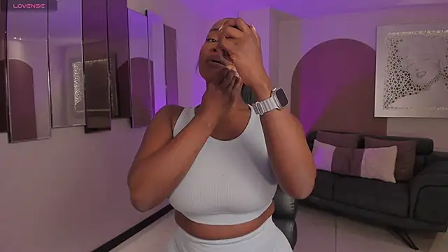 SavannahStorm online show from December 3, 2025, 8:30 pm