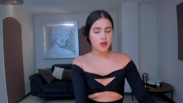 IsabellaHill  online show from December 24, 2024, 5:23 pm