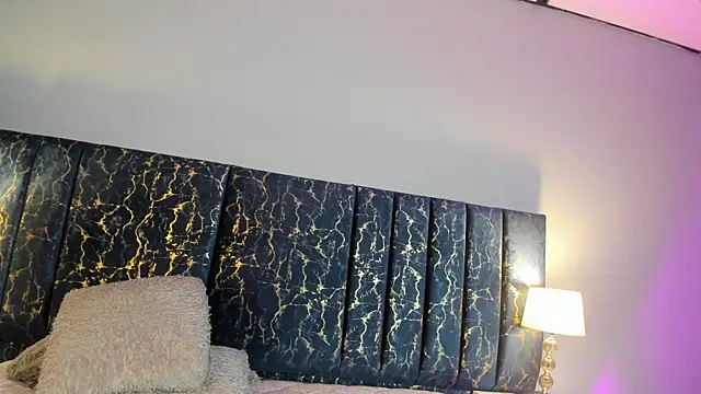 Sophia Lemos online show from September 15, 2025, 1:33 pm