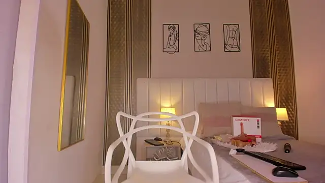 zoe sky  online show from April 4, 2026, 11:39 am