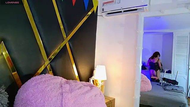 Adel Nesbiit online show from September 28, 2025, 10:33 am