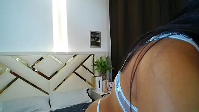 Snapshot of carolineamber_ chatting on February 25, 2025, 10:09 pm carolineamber online show from February 25, 2025, 10:09 pm